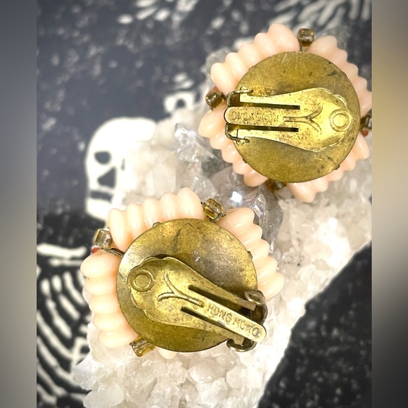 🖤 Vintage 🖤 🍊Mid Century Orange Leaves Peach Beads Clip On Earrings Brass - Picture 2 of 4